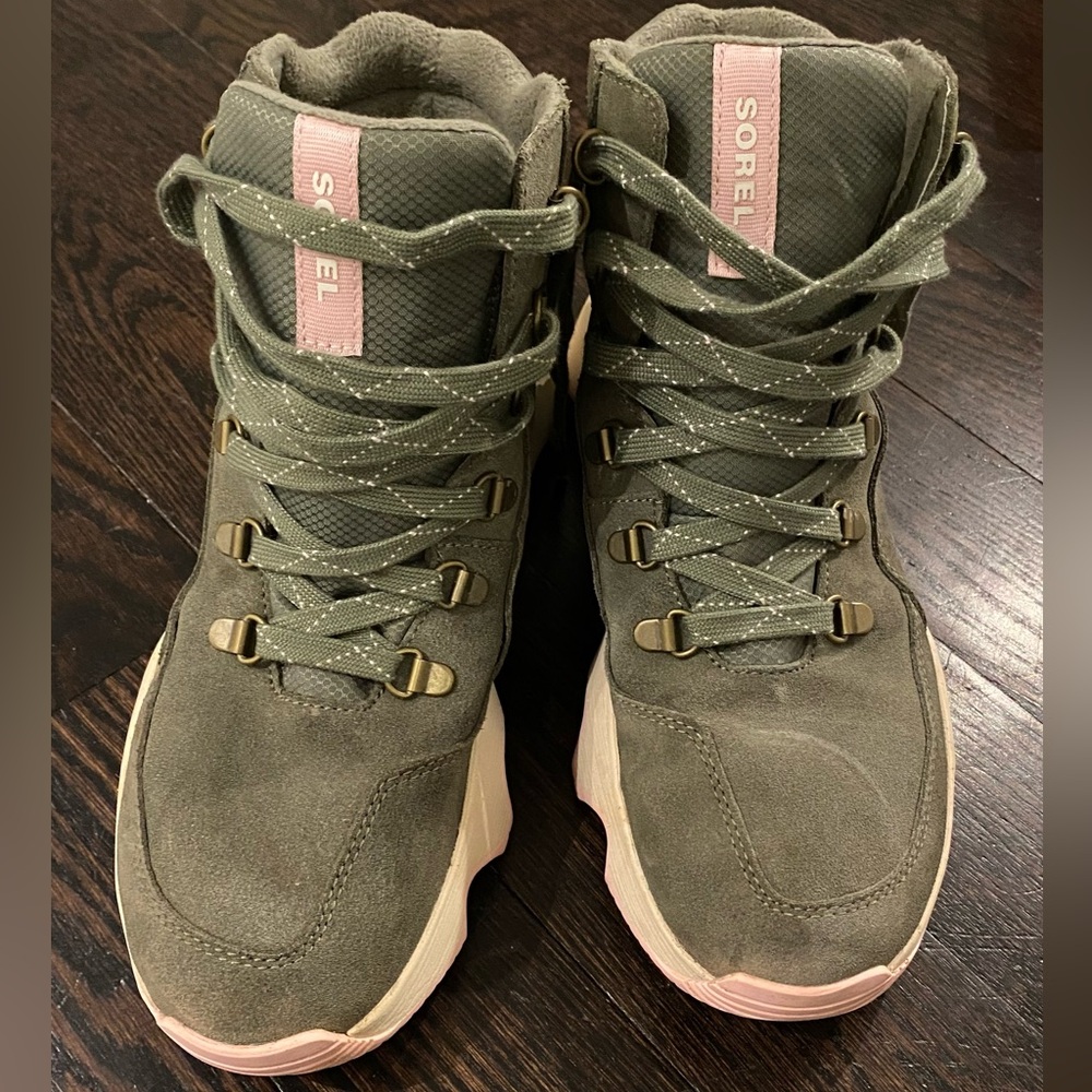 SOREL The Kinetic Impact Conquest Sneaker Boot Women’s Size 8.5